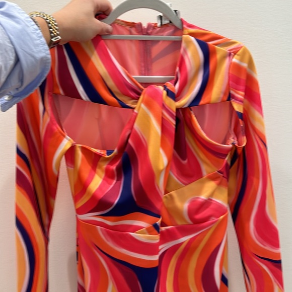 Like-new YAURA Ekua Dress in Kaleidoscope Print (Revovle) - Picture 4 of 7